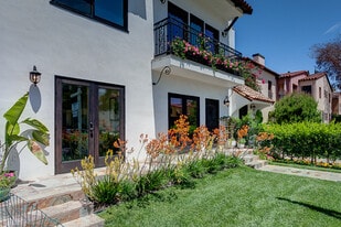 Building Photo - 831 S Curson Ave