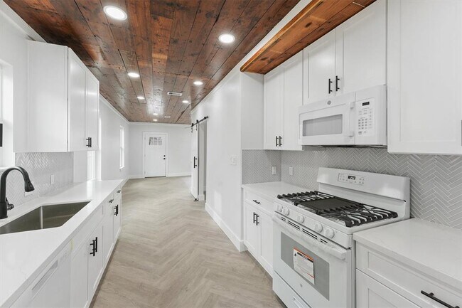 Building Photo - 5123 Avenue L