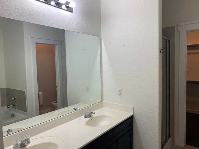 Building Photo - LOVELY ONE STORY HOME WITH EASY ACCESS TO ...