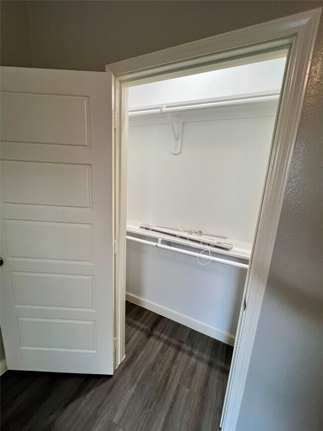 Building Photo - 9811 Leath St