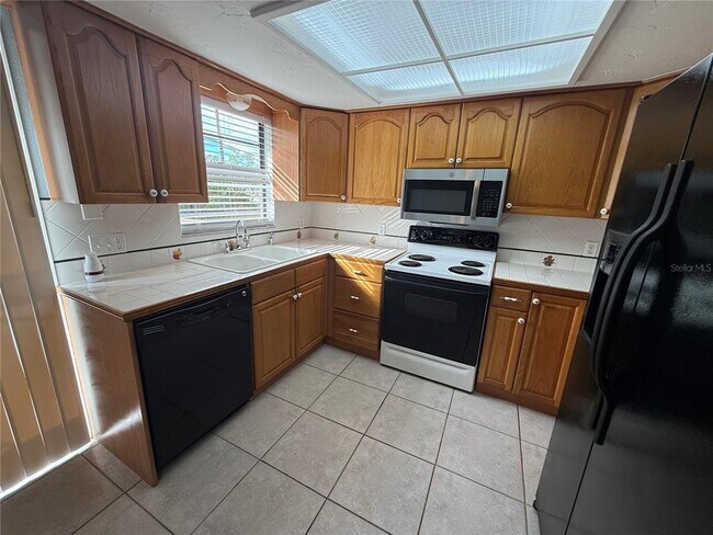 Building Photo - 15079 Rebecca Ave