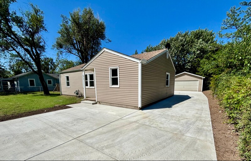 Primary Photo - 817 N Clara St