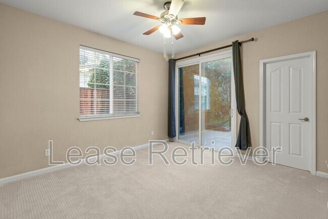 Building Photo - 265-269 S Sonrisa St