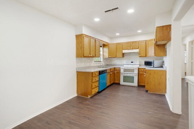 Building Photo - 1829 Ridgewood Rd