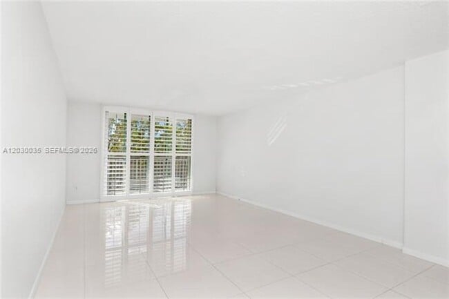 Building Photo - 210 Seaview Dr