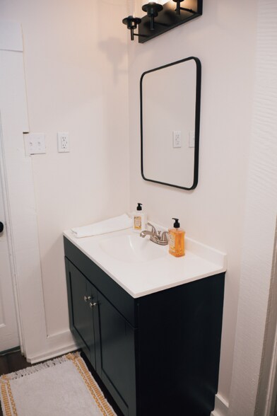 Building Photo - 354 Charles St