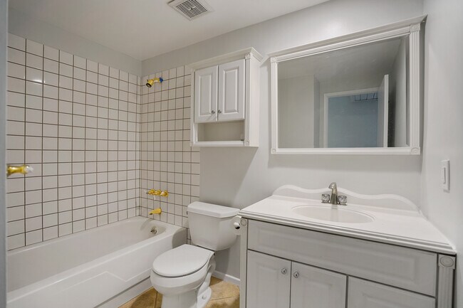 Building Photo - 7055 Avenida Leon