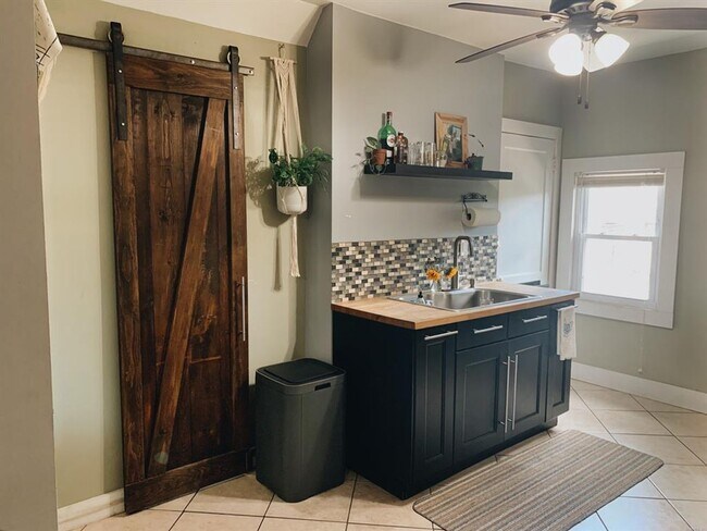 Building Photo - 99 Olive St