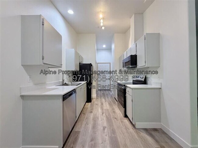 Building Photo - 10010 SW 125th Ave