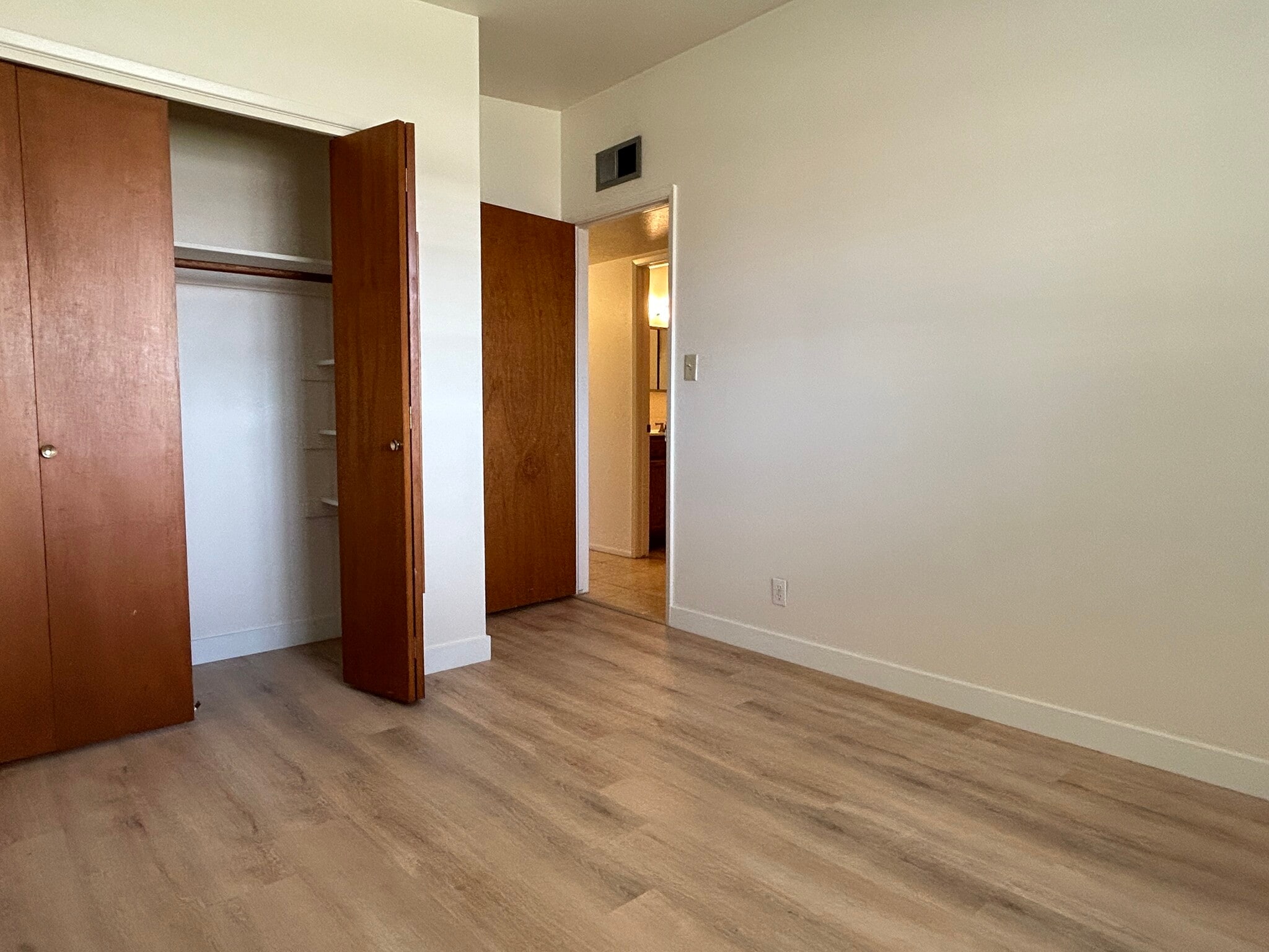 Building Photo - 2219 N 73rd Pl