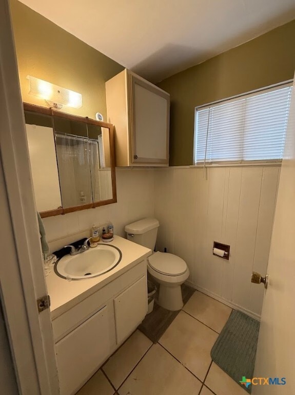 Building Photo - 827 Contour Dr