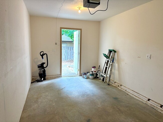 Building Photo - 12638 SE Foster Rd