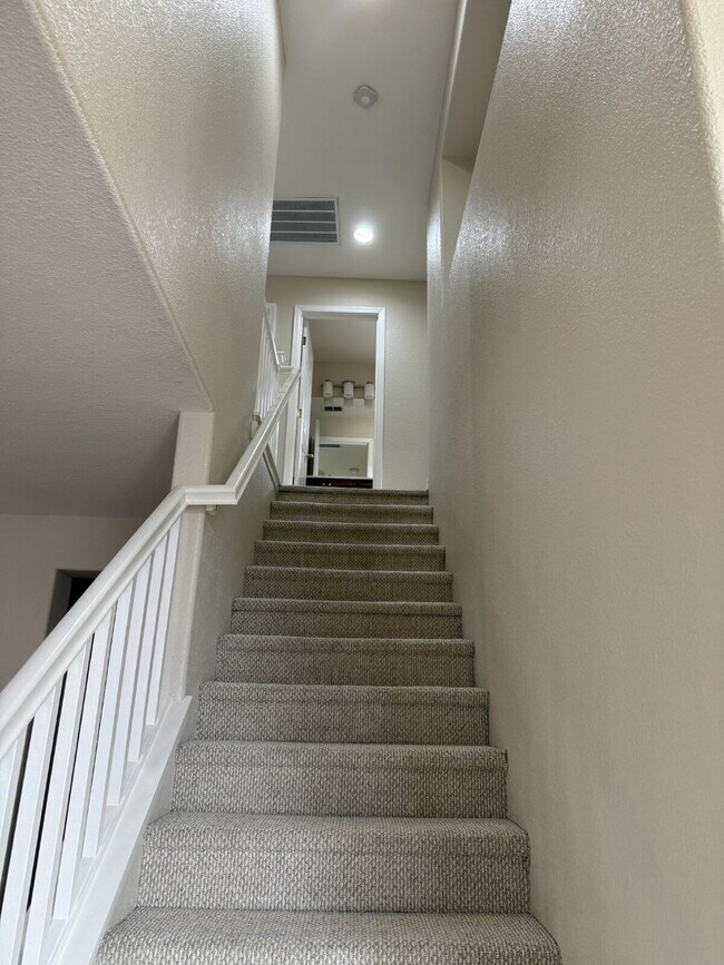 Building Photo - Charming 4-Bedroom, 3-Bathroom Single-Family Home