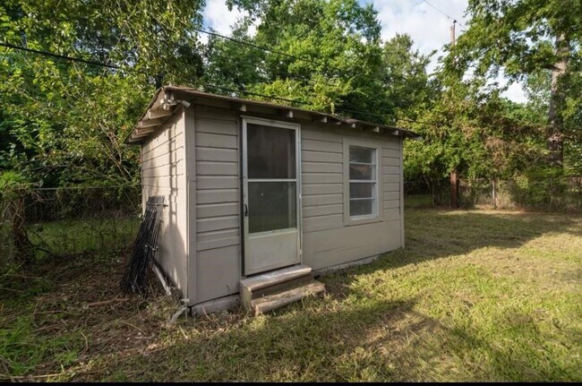 Building Photo - 7621 Gleason Rd