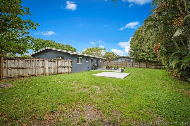 Building Photo - 1701 SW 32nd Ct