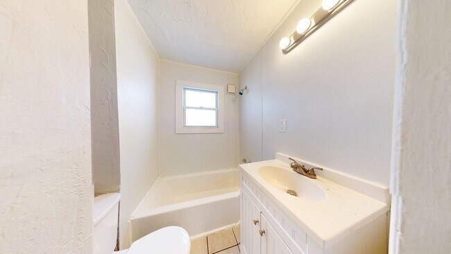 Building Photo - 3523 Walton Ave