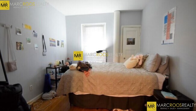 Building Photo - 456 Park Dr