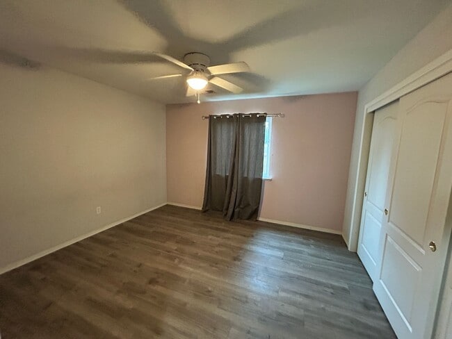 Building Photo - Spacious, open and upgraded home in Northwest Hanford....with 30 solar panels!!!