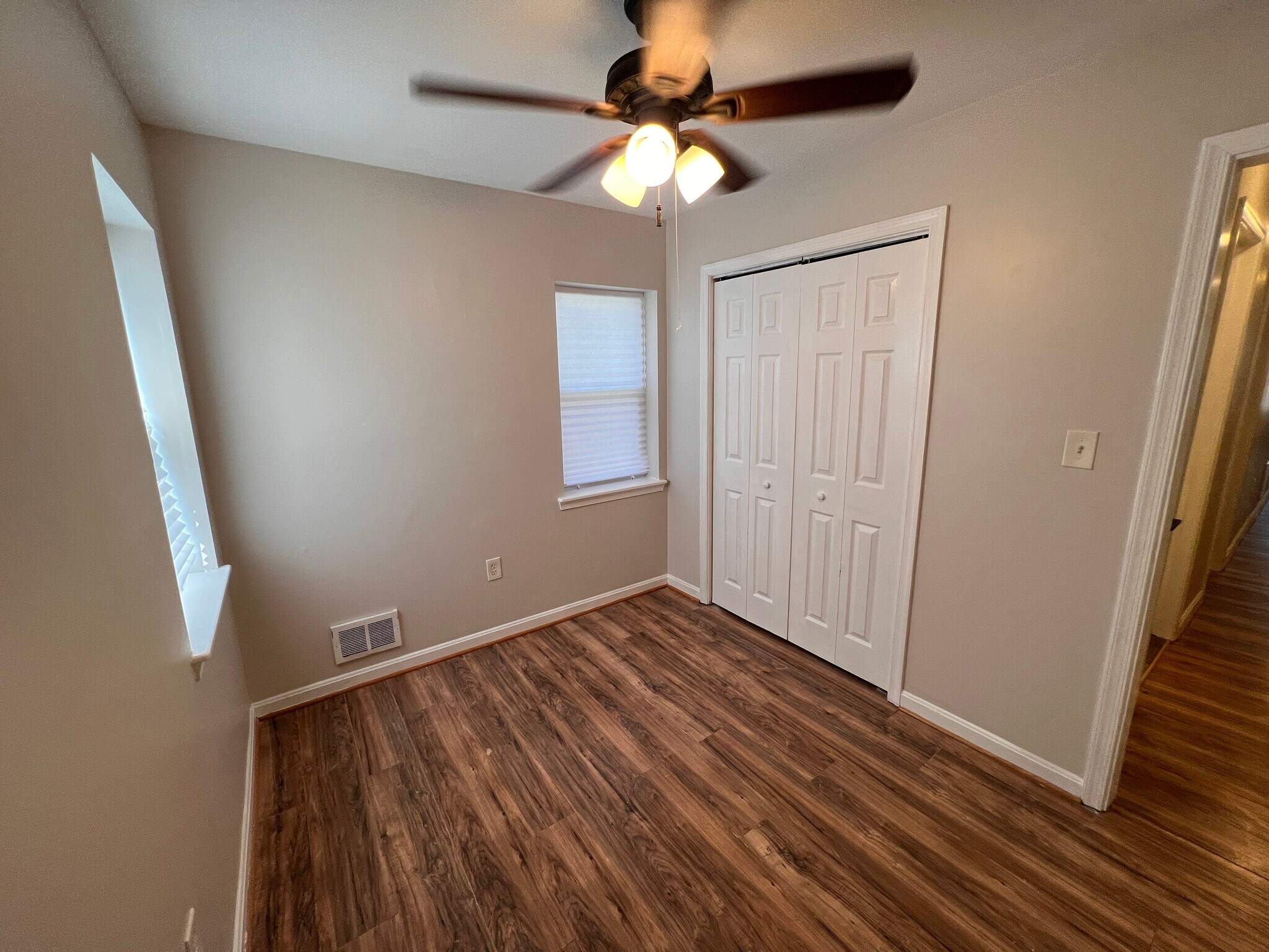 Bedroom 2/Den - 525 W Mosher St