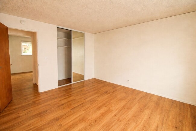 Building Photo - 4-Bedroom House with Fenced Backyard **Fresh Paint and New Flooring