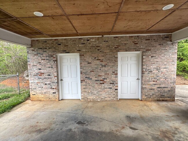 Building Photo - Commanche St Duplex