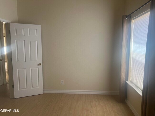 Building Photo - 7065 Tierra Roja St