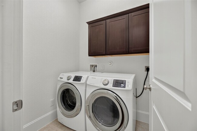 Building Photo - 10510 Trinity Springs Dr