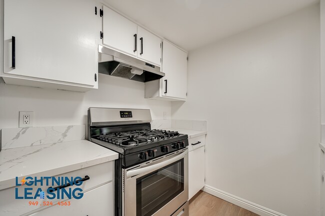 Building Photo - 13910 Sayre St