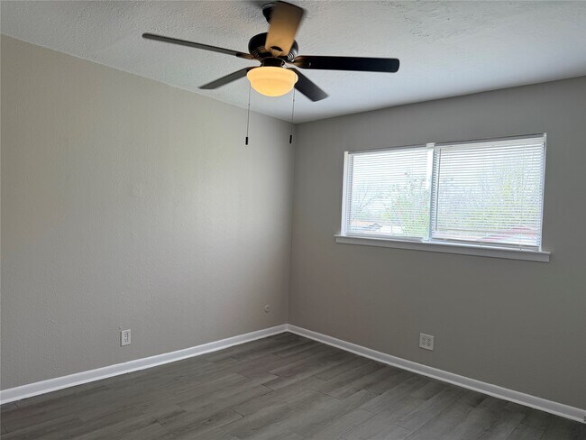 Building Photo - 2101 6th Ave N