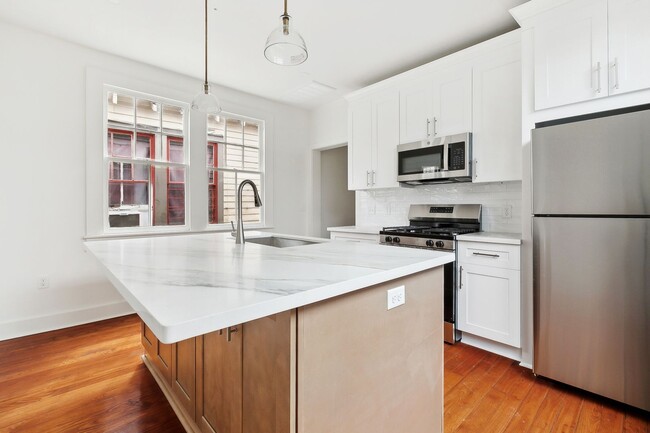 Building Photo - Chic Marigny Living – Brand-New 1 Bed, 1 B...