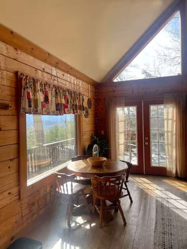 Building Photo - 62 Bailey Ave