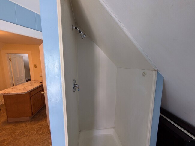 Building Photo - 90 Fairview Ave