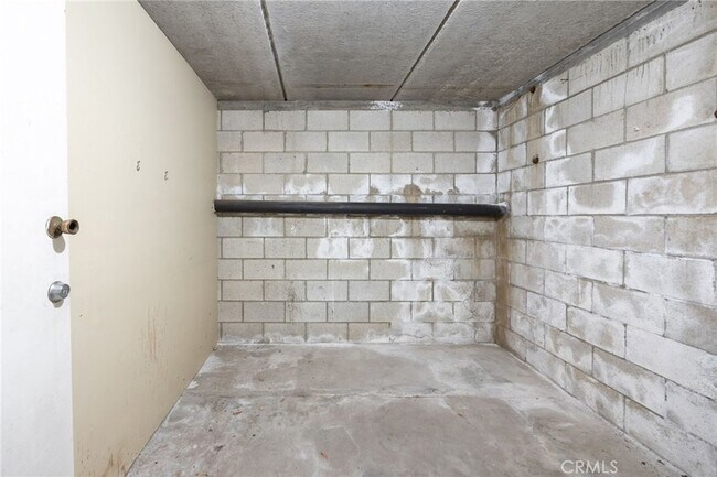 Building Photo - 333 Riverdale Dr