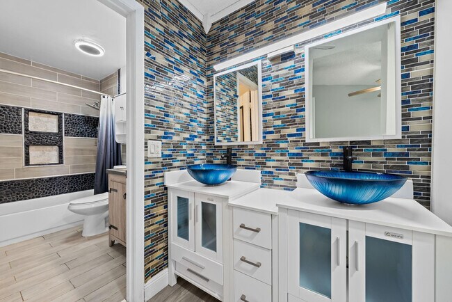 Building Photo - 4902 NW 82nd Ave