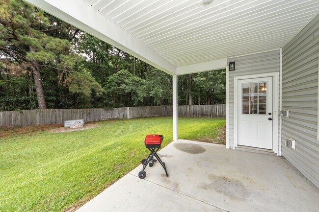 Building Photo - 4 Bedroom 3 Bath Home in Windsor Hill - North Charleston