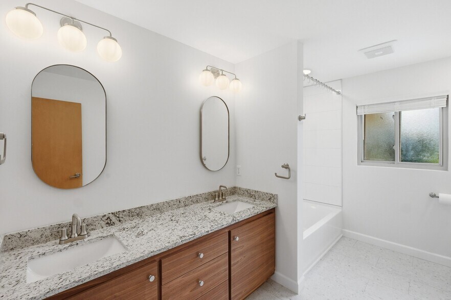 Building Photo - 1358 Juliet Dr