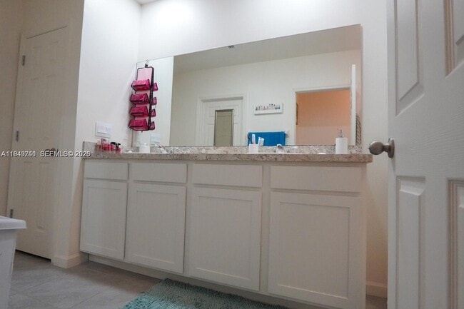 Building Photo - 10770 SW Vasari Way