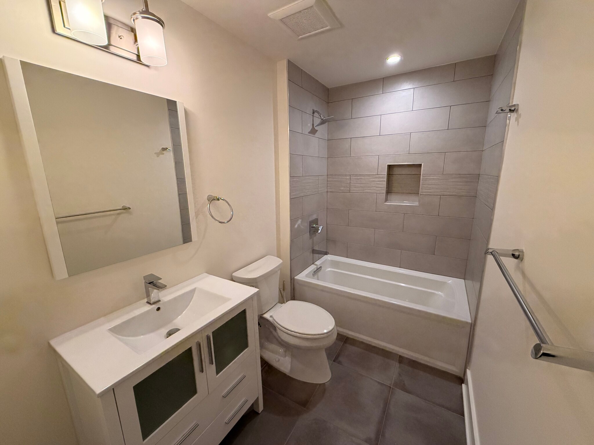 Building Photo - 2421 Manton St