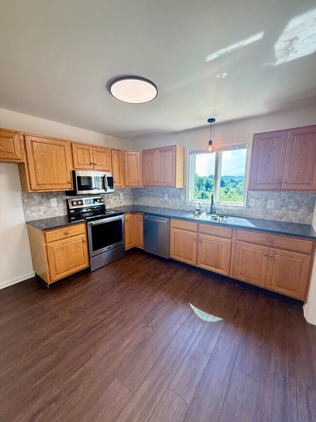 Building Photo - 33 Park View Dr