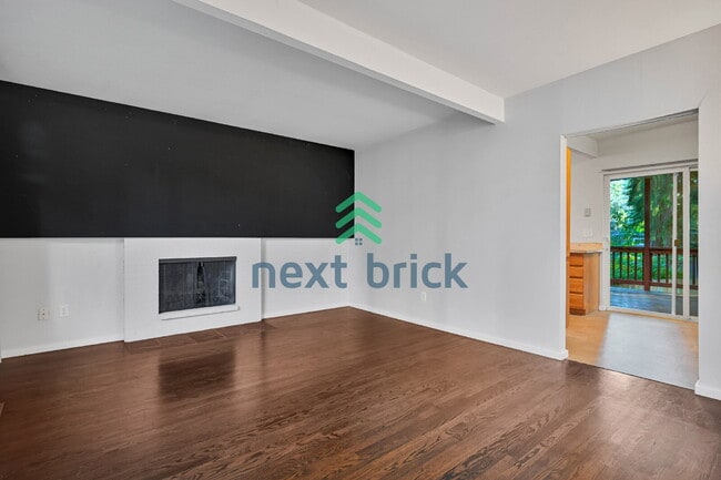 Building Photo - Welcome to this beautifully located 4-bedroom, 2-bath