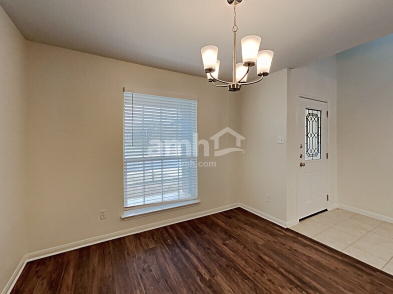 Building Photo - 1038 Lauren St
