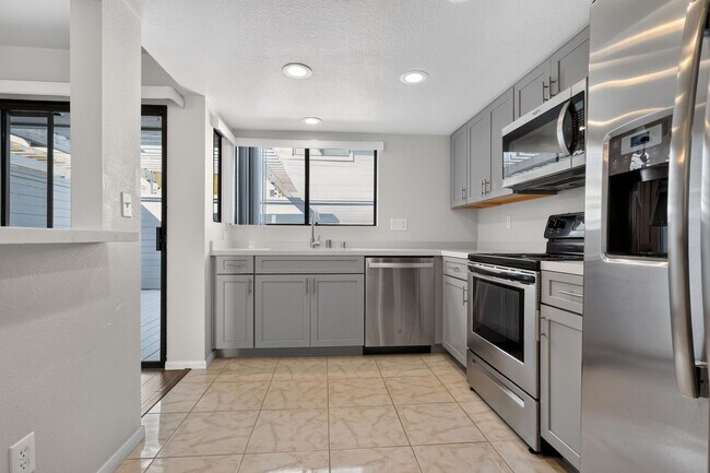 Building Photo - 841 America Way