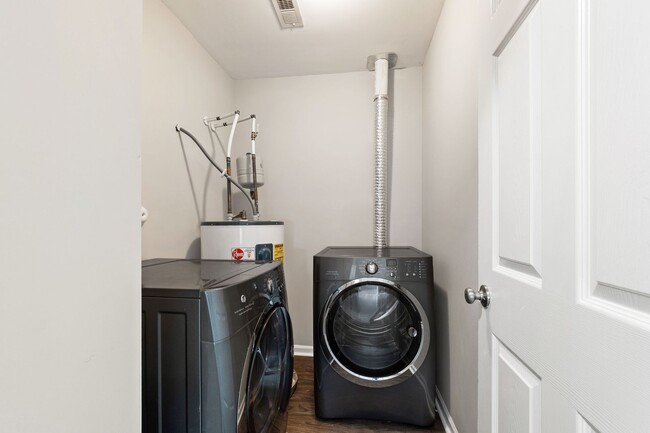 Building Photo - Raleigh Retreat: Modern 3BR Townhome with ...