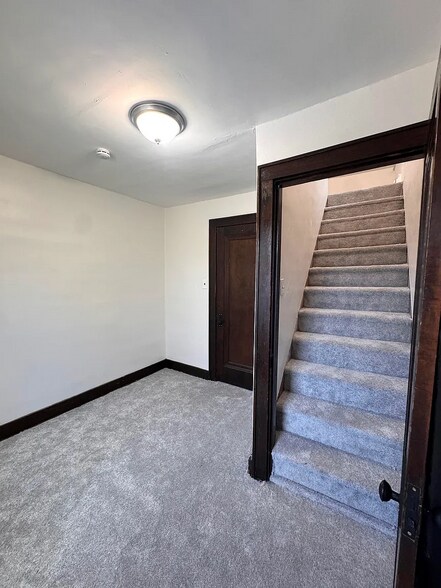 Building Photo - 1242 Justine St