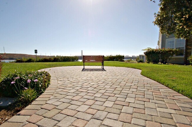 Building Photo - Amazing Location Home in Carlsbad with Lag...