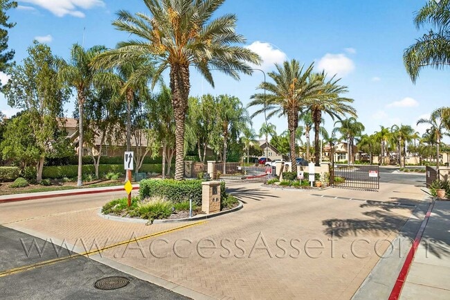 Building Photo - Charming 3 Bed/2 Bath Home In A Desirable ...