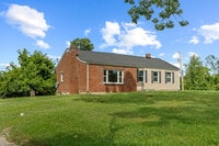 Building Photo - 2 Skyview Dr