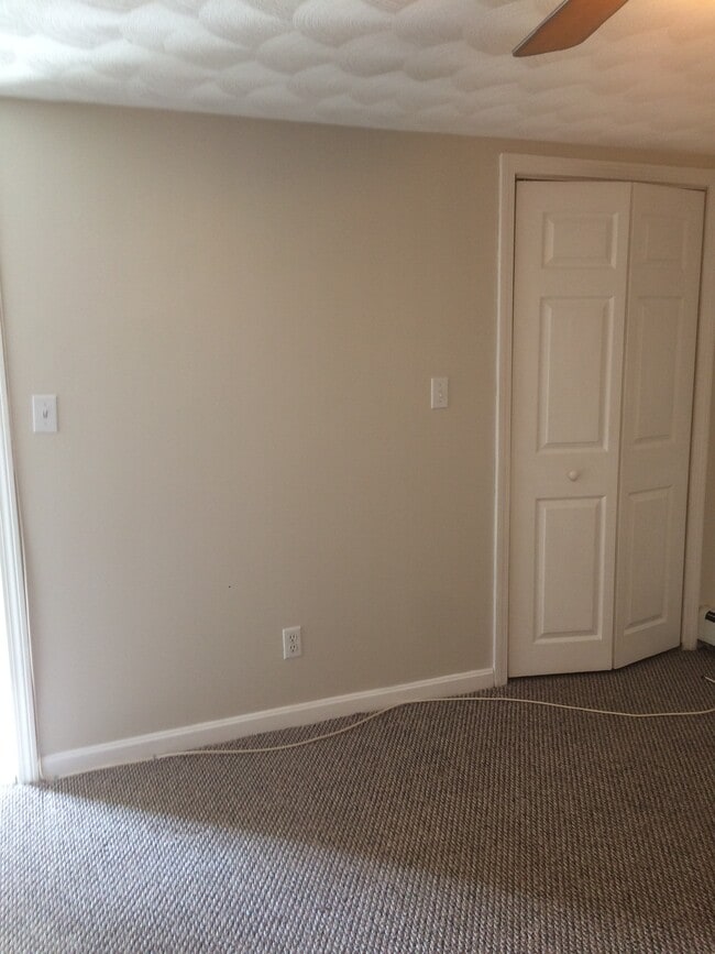 Building Photo - 37 Cecilian Ave