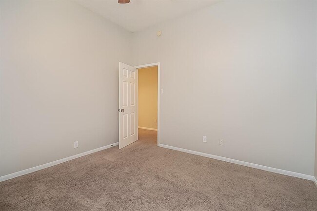 Building Photo - 111 N Rambling Ridge Pl