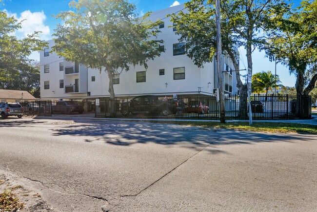 Building Photo - 888 NE 132nd St